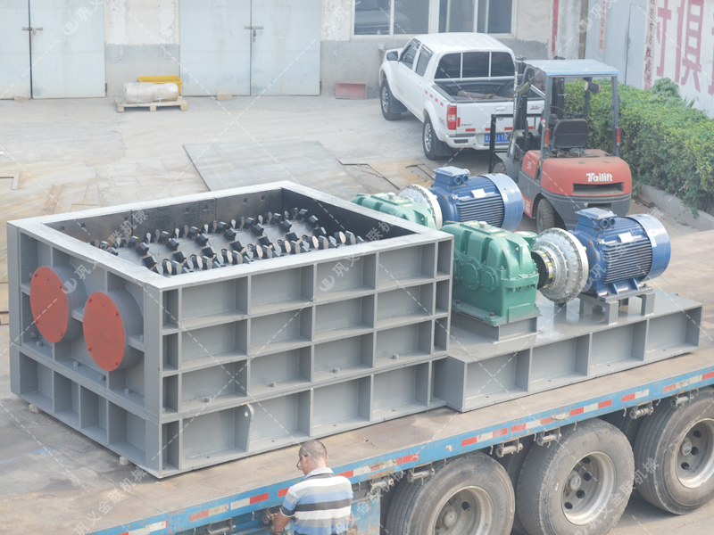 大型強(qiáng)力分級雙齒輥破碎機(jī)發(fā)貨圖片_發(fā)往山東_破碎煤炭